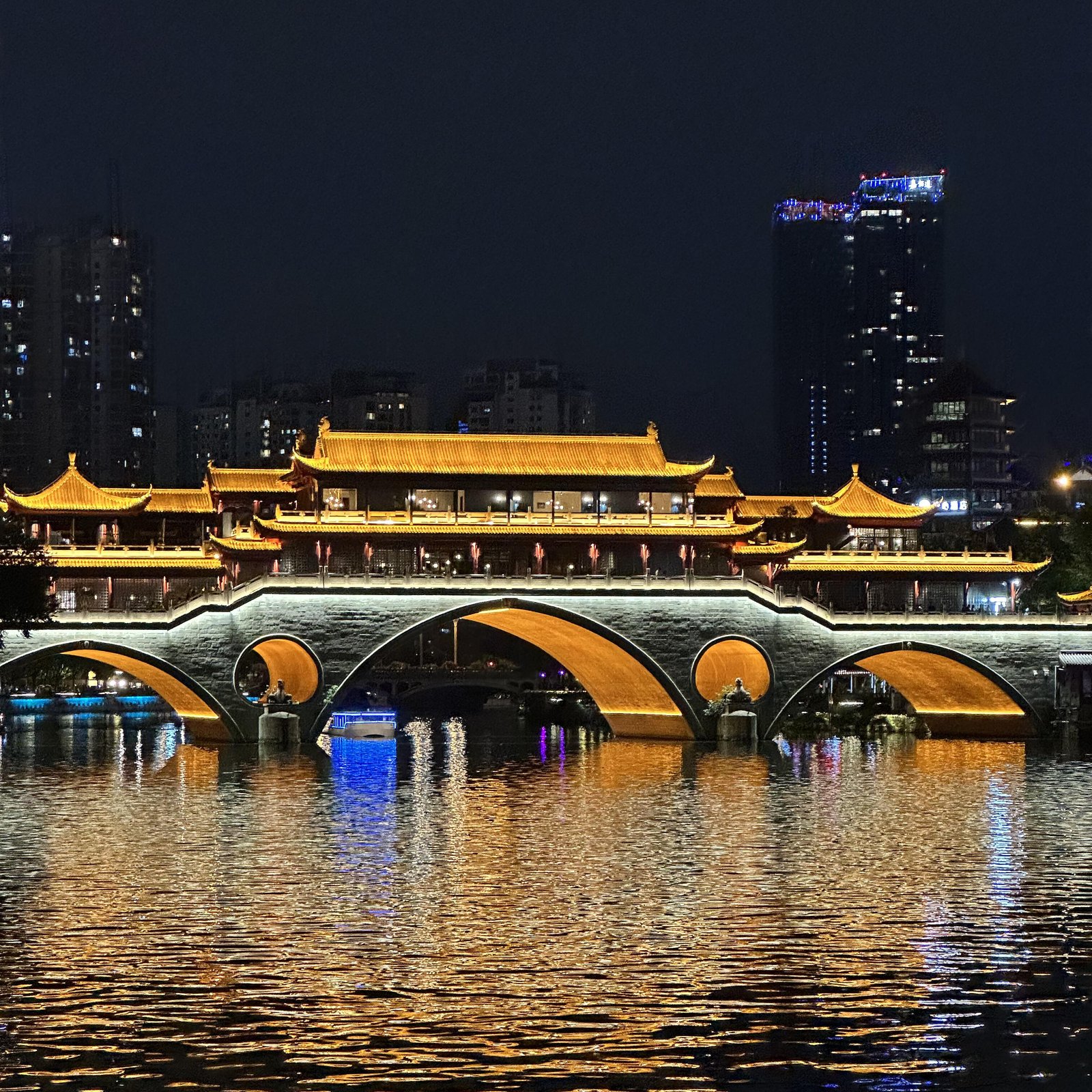 安順廊橋近景金輝